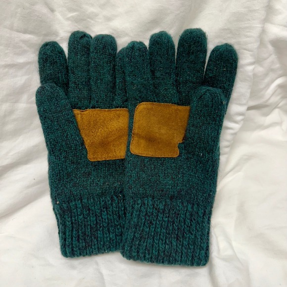 Berkshire Fashions Accessories - Berkshire Fashions Chic Green Wool Blend Knit Gloves Suede Palm Patch‎ Lined